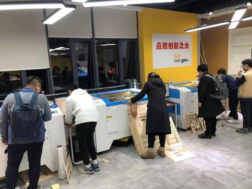 設計師們從確定主題開始便都投入十二分精力構思、設計、制作自己的作品