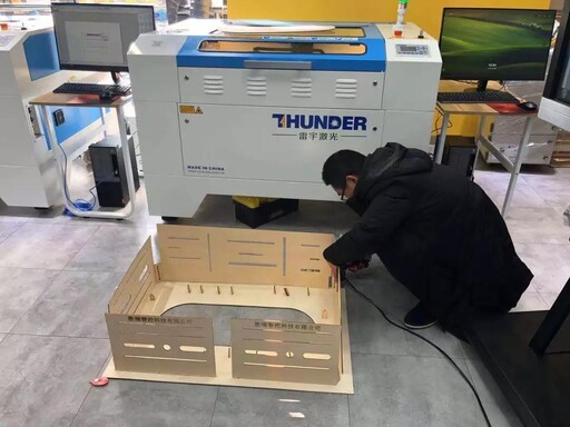 比賽持續(xù)進行，雷宇一直堅守在助力一線