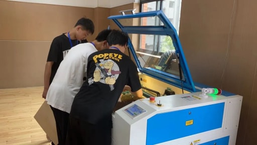 雷宇本次支持的LaserMaker建模軟件和激光切割機早早候場